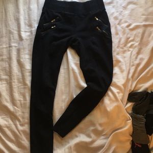 Black Ci Sono leggings with gold zippers